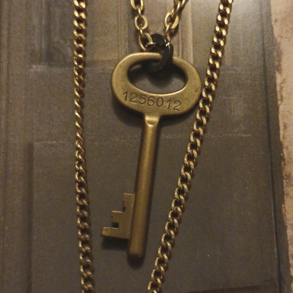 Vintage LV Key 3 Layered Necklace - Picture 7 of 7